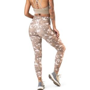 Balance Athletica outlander desert camo high-rise legging size medium